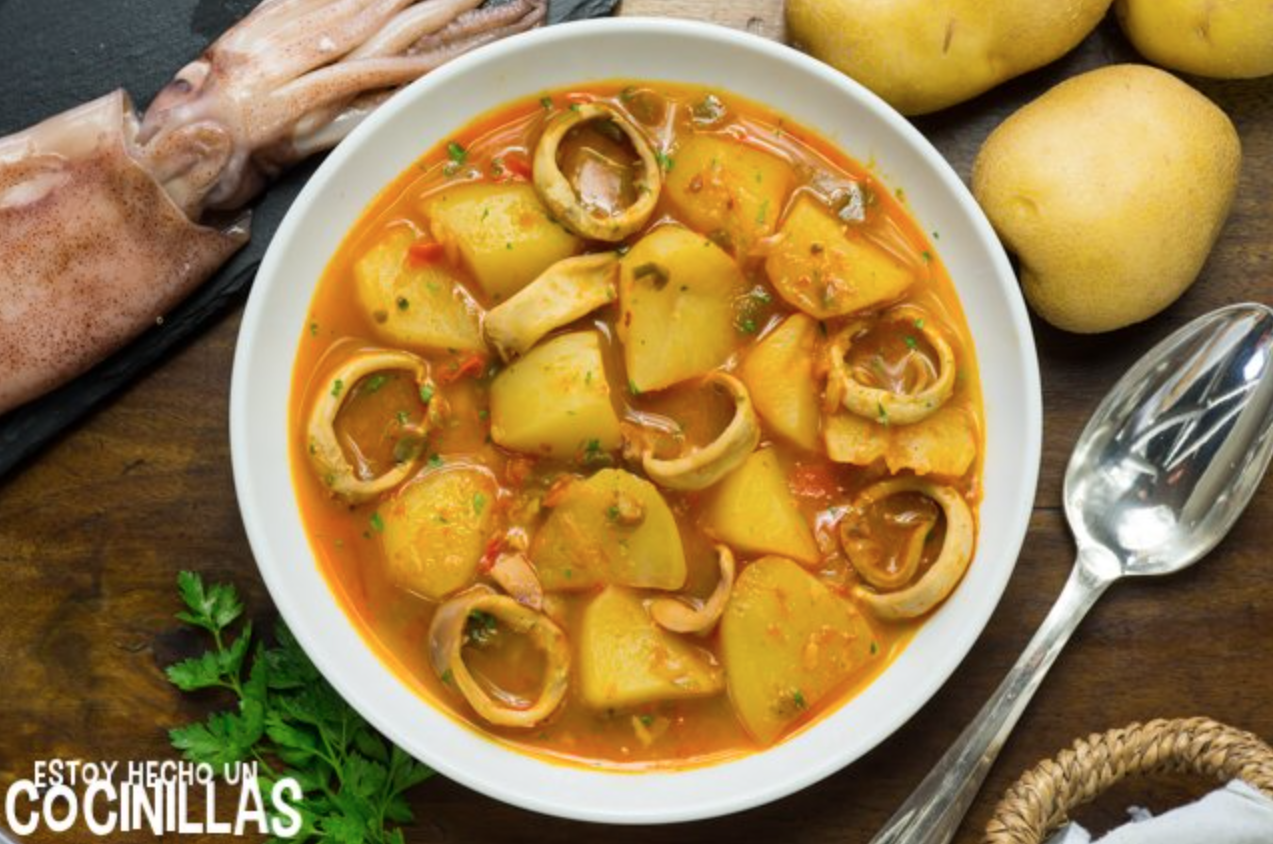 Ensalada de pimientos asados atún y huevo con guiso de patatas con calamares